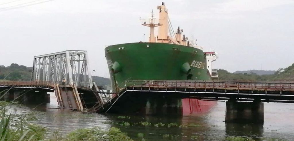 Navio colide em ponte ferroviária no Canal do Panamá_OMDN_O Mundo dos Negócios_JCAncon