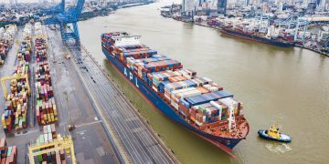 Portonave recebe maior navio operado na costa brasileira_OMDN_O Mundo dos Negócios_Portonave APL Paris-min