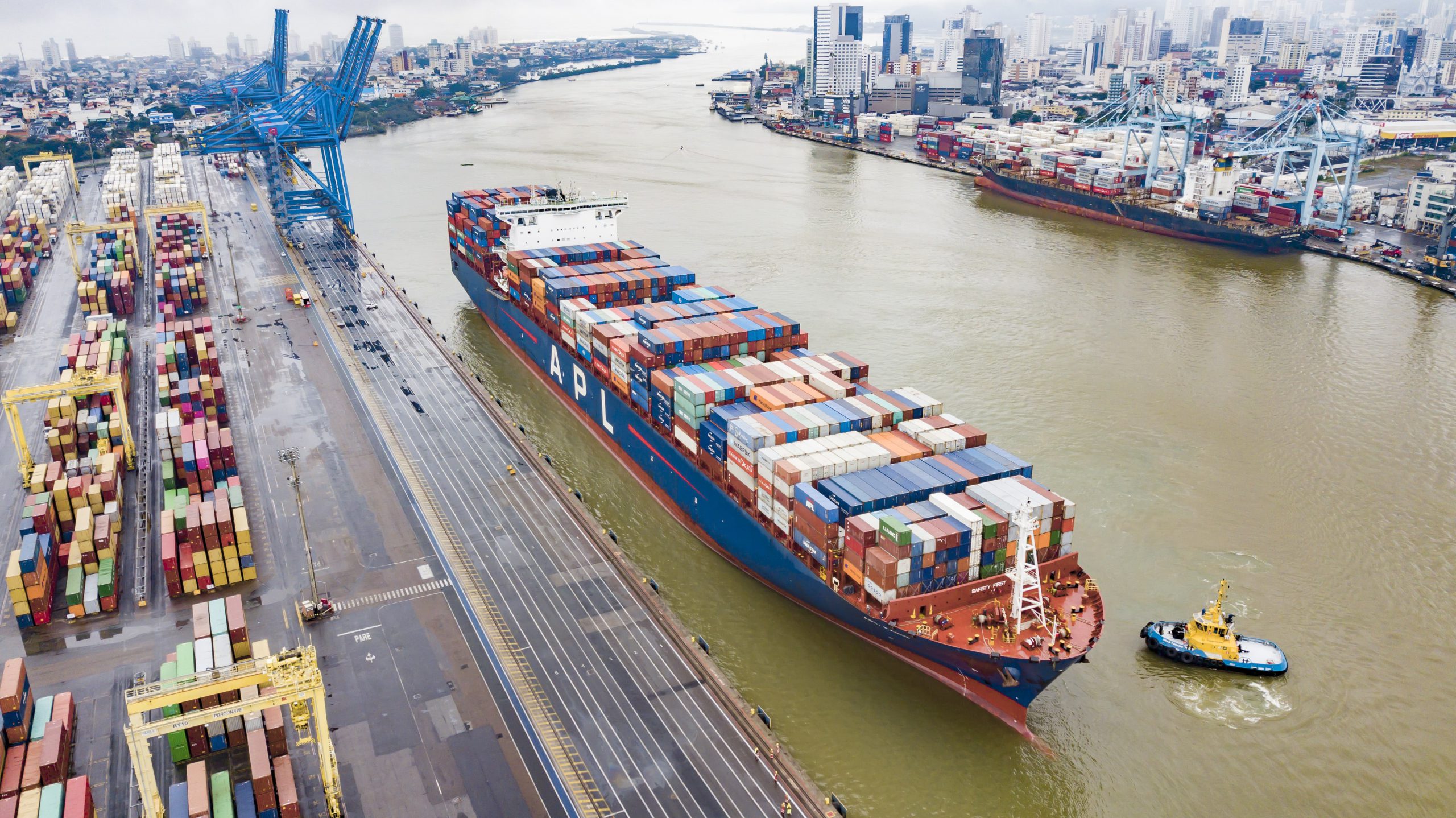 Portonave recebe maior navio operado na costa brasileira_OMDN_O Mundo dos Negócios_Portonave APL Paris-min