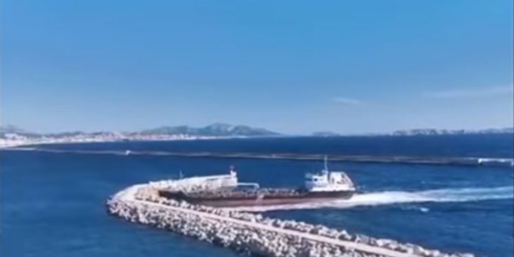 Vídeo navio petroleiro colide em molhe do Porto de Marselha_OMDN_O Mundo dos Negócios_LaProvence