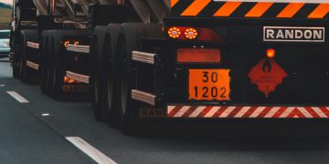 Certificação deve ser observada para transporte rodoviário de carga IMO_OMDN_O Mundo dos Negócios_Antonino Visalli Unsplash