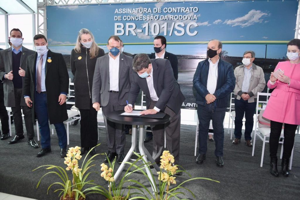Contrato de concessão da BR-101SC é assinado pelo governo_OMDN_O Mundo dos Negócios_Ricardo Botelho MInfra