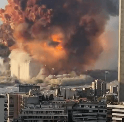 Explosões provocam destruição em área portuária de Beirute_OMDN_o mundo dos negocios