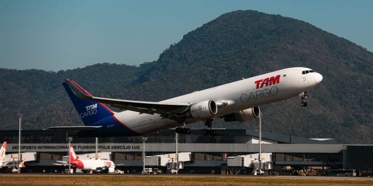 Rota cargueira inédita Miami-Florianópolis entra em operação_OMDN_O Mundo dos Negócios_Felipe Carneiro (2)