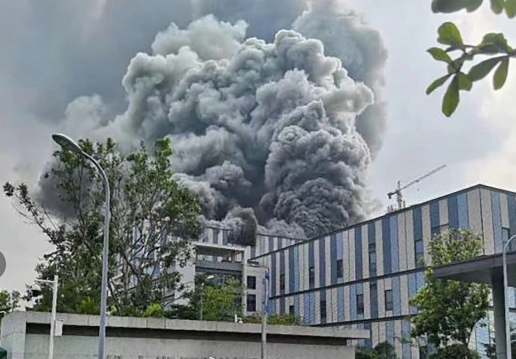 Grande incêndio atinge prédio do complexo da Huawei na China_OMDN_O Mundo dos Negócios