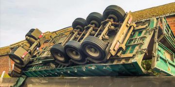 Sinistro_no_transporte_de_mercadorias_internacionais_O_Mundo_dos_Negocios_OMDN