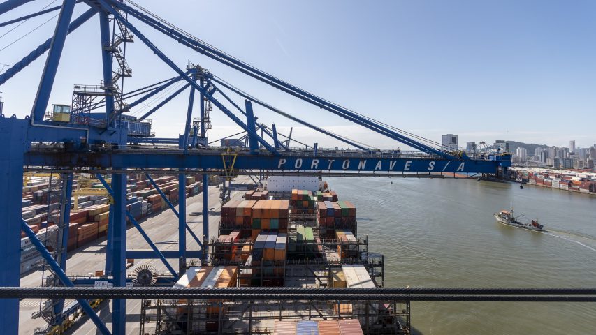Movimentação de contêineres aumenta nos portos do país